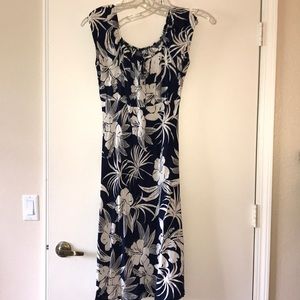 Hibiscus print Hawaiian dress 🌺🏝